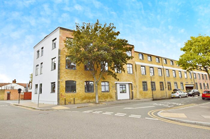 2 Bedroom Flat To Rent In Jedburgh Road, Plaistow, London, E13