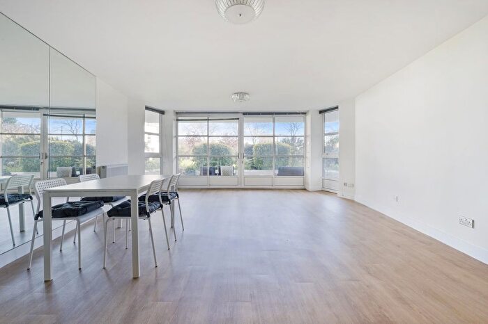 2 Bedroom Flat To Rent In Barrier Point Road, Royal Docks, London, E16