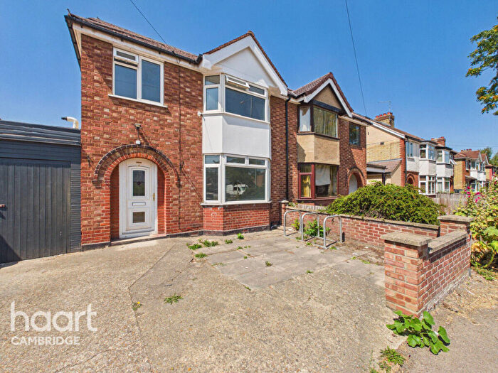 4 Bedroom Semi-Detached House For Sale In Perne Road, Cambridge, CB1