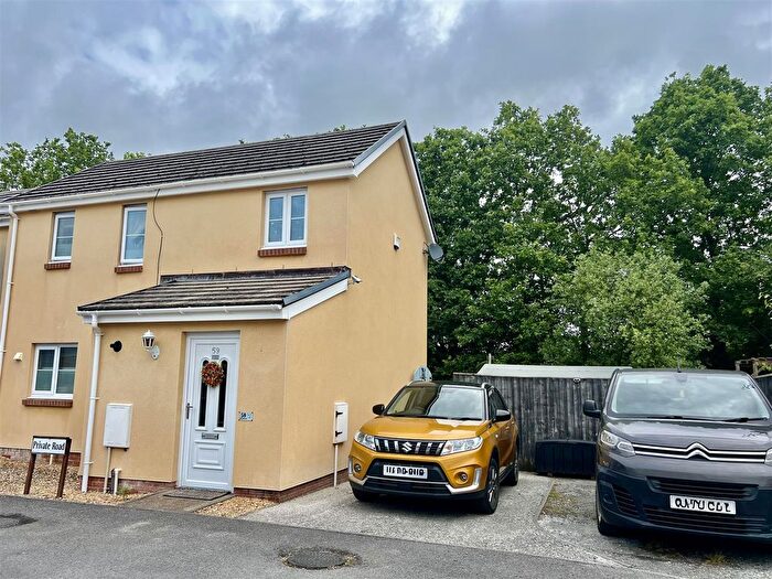 3 Bedroom End Of Terrace House For Sale In Fforest Fach, Tycroes, Ammanford, SA18