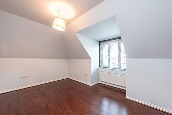 1 Bedroom Flat To Rent In Oakleigh Road North, Brunswick Park, London, N20