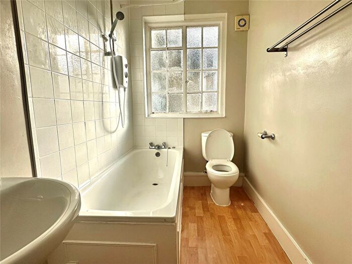 2 Bedroom Flat To Rent In Worple Road, Wimbledon, SW19