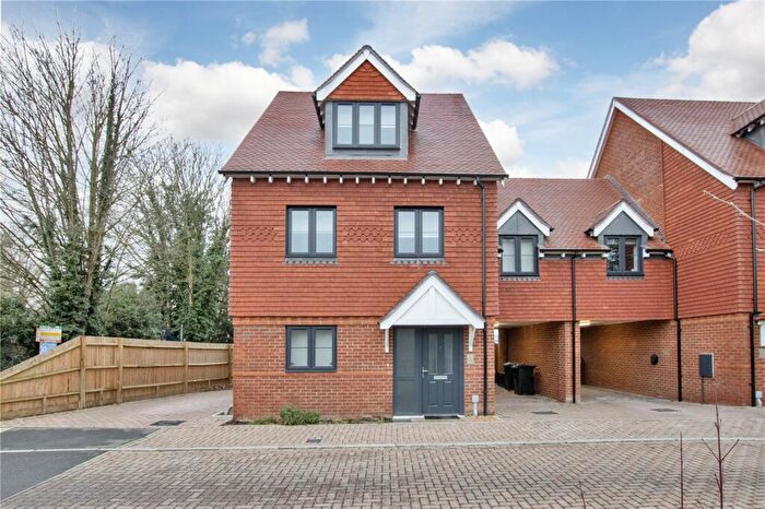 4 Bedroom Link Detached House For Sale In Thorndike Close, Aylesford, Kent, ME20
