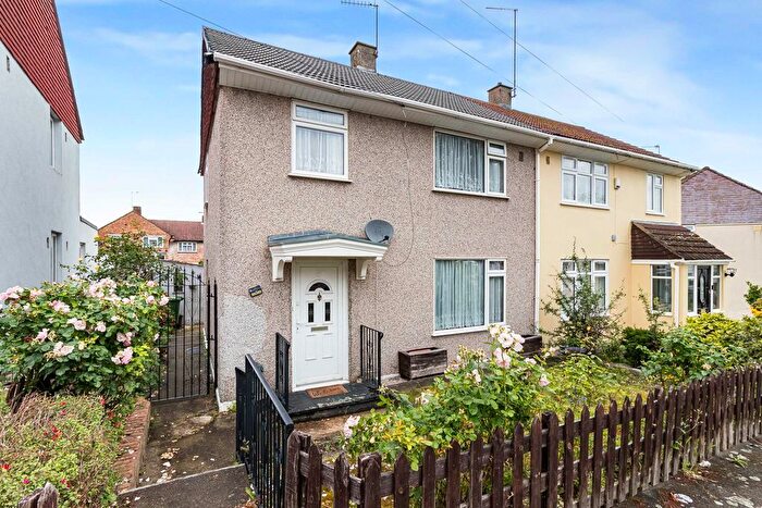 3 Bedroom Semi-Detached House For Sale In Hemsted Road, Erith, DA8