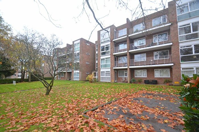 2 Bedroom Flat To Rent In Foxgrove Road, Beckenham, BR3