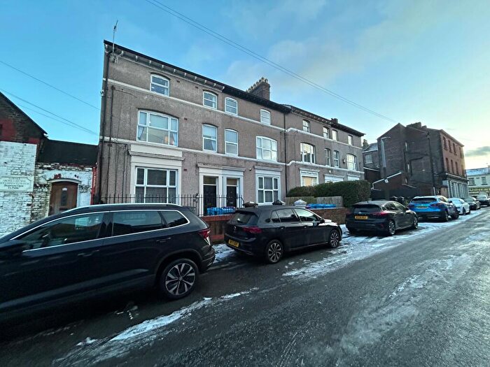 2 Bedroom Apartment To Rent In Heald Street, L19