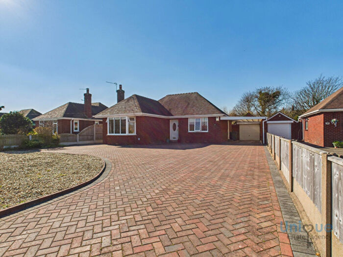 2 Bedroom Bungalow For Sale In Broadway, Fleetwood, FY7