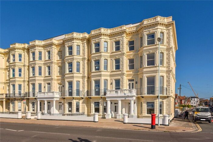2 Bedroom Flat To Rent In Queens Road, Worthing, West Sussex, BN11