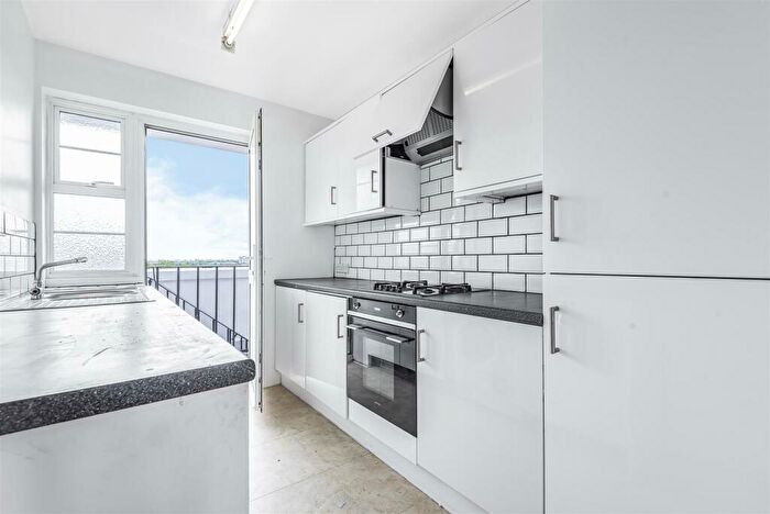 2 Bedroom Flat To Rent In Upper Richmond Road West, East Sheen, SW14