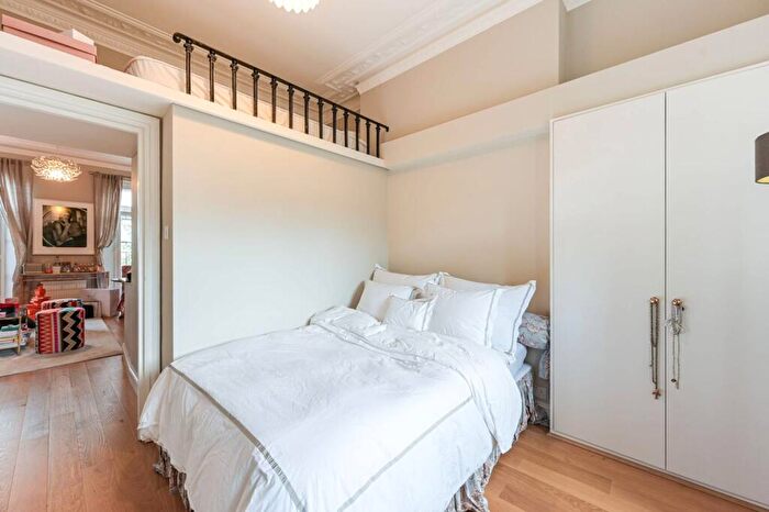 1 Bedroom Flat For Sale In Redcliffe Road, Chelsea, London, SW10