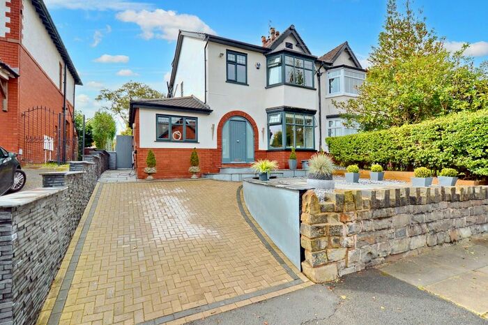 4 Bedroom Semi-Detached House To Rent In Dales Lane, Whitefield, M45