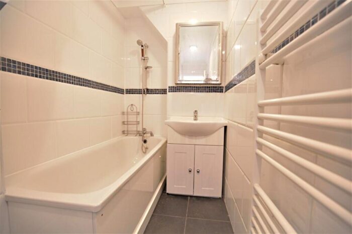 1 Bedroom Flat To Rent In Camden Road, London, N7