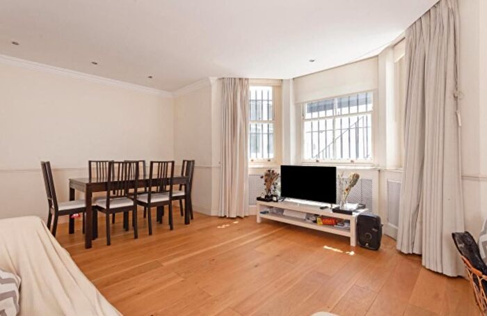 2 Bedroom Flat To Rent In Transept Street, Marylebone, London, NW1