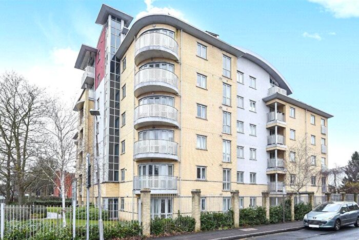 2 Bedroom Apartment For Sale In Kings Road, Reading, Berkshire, RG1