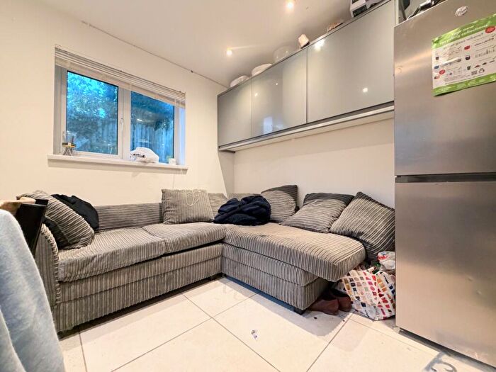 6 Bedroom Terraced House To Rent In Rhymney Street, Cathays, CF24