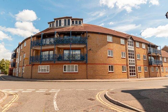 2 Bedroom Flat For Sale In Belvedere Road, Burnham-On-Crouch, CM0