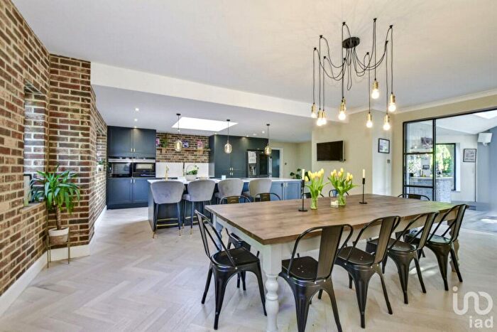 5 Bedroom Detached House For Sale In Warren Lane, Stanmore, HA7