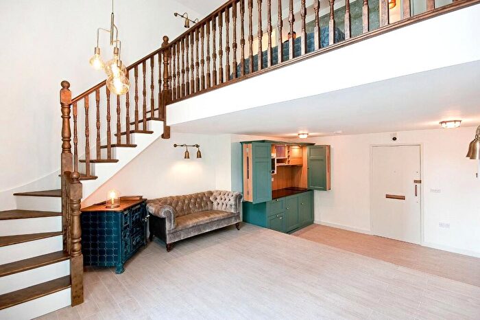1 Bedroom Apartment For Sale In Britton Street, EC1M - Photo 2