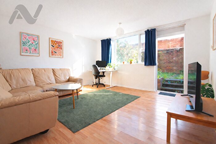 3 Bedroom Terraced House To Rent In Vale Road, Manor House, London, N4