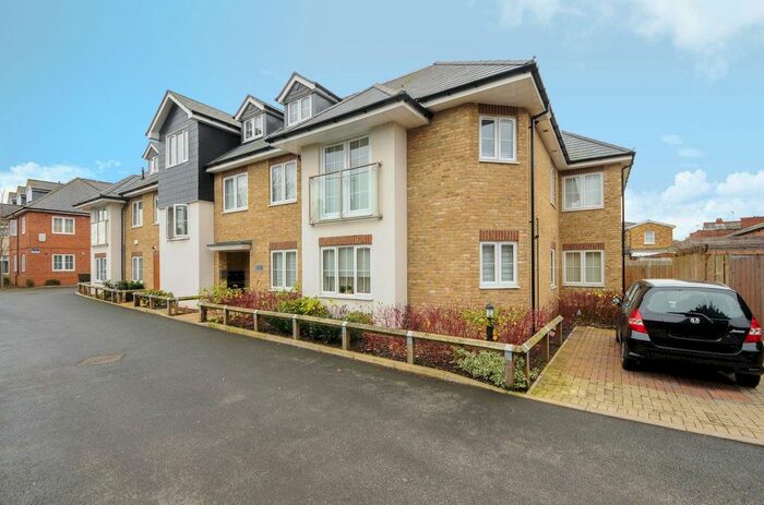 Studio To Rent In Stoneylands Road, Egham TW20