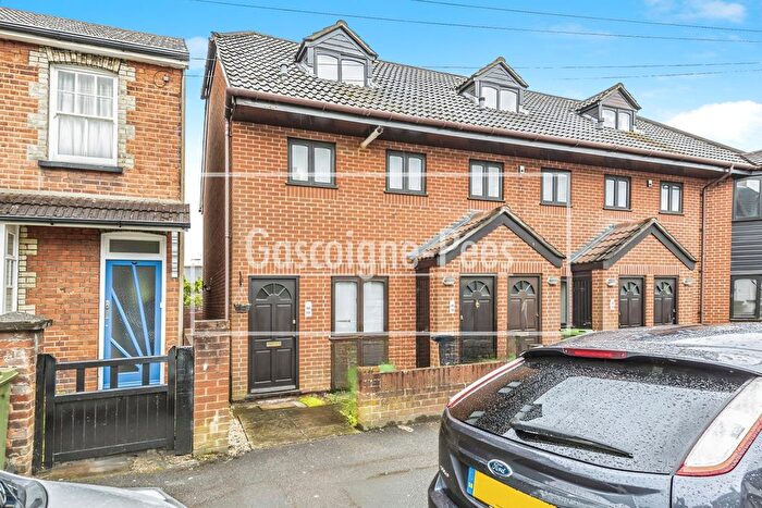 2 Bedroom Flat To Rent In Bayliss Court, Guildford, GU1