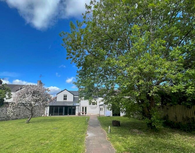 5 Bedroom Detached House To Rent In New Market Street, Usk, NP15