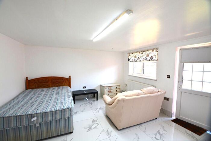 1 Bedroom Flat To Rent In Almons Way, Slough, SL2