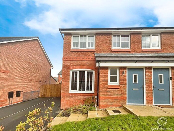 3 Bedroom Semi-Detached House For Sale In Broadbent Street, Rochdale, OL11
