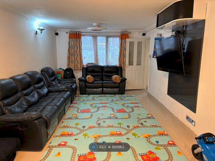 4 Bedroom Terraced House To Rent In The Pelhams, Watford, WD25