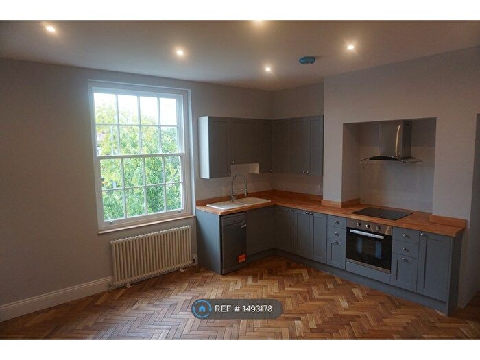 2 Bedroom Flat To Rent In The Grange, Beeston, Nottingham, NG9