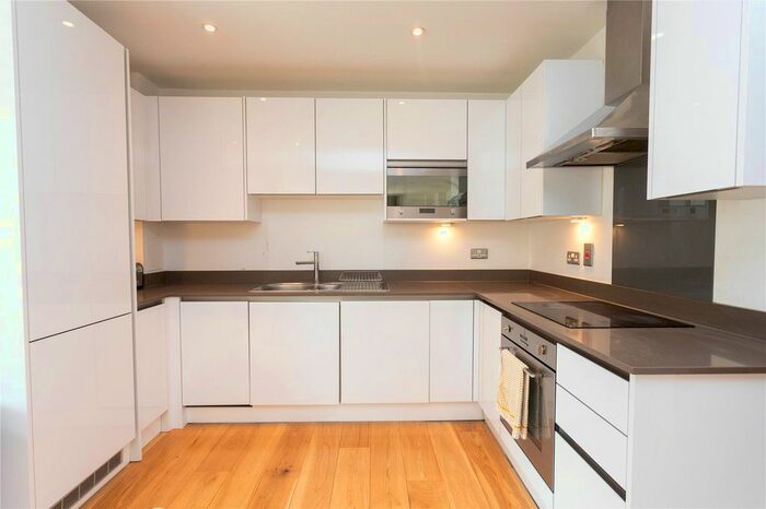 2 Bedroom Flat To Rent In Centurion Tower, Canning Town, London, E16