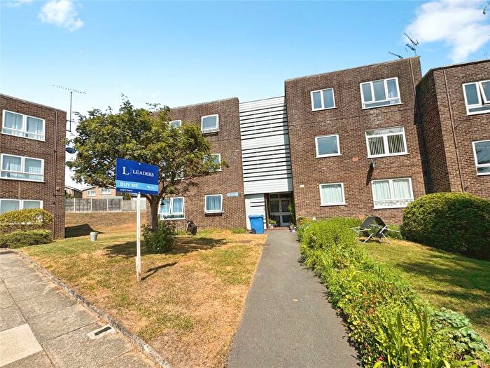 2 Bedroom Apartment For Sale In Hale Close, Ipswich, Suffolk, IP2