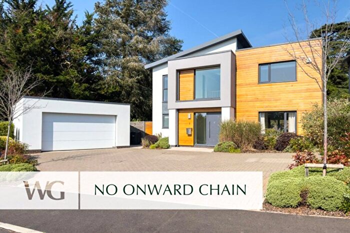 4 Bedroom Detached House For Sale In Holland Park, Exeter, EX2
