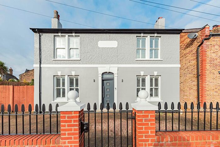 4 Bedroom Detached House For Sale In Clarence Crescent, Sidcup, DA14