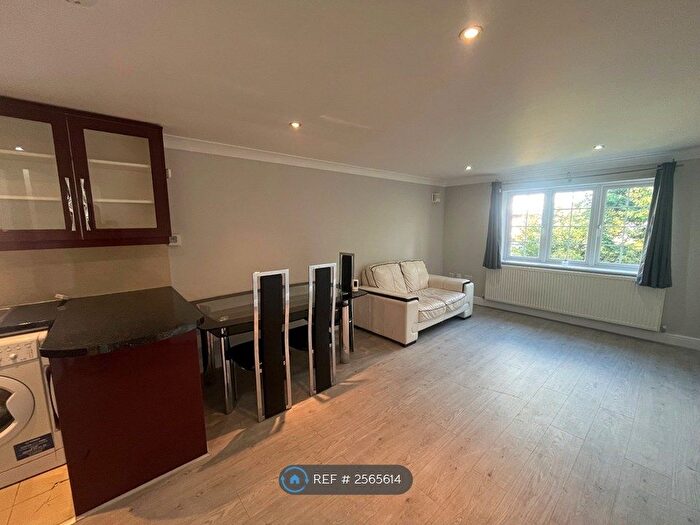 2 Bedroom Flat To Rent In Lampton Road, Hounslow, TW3