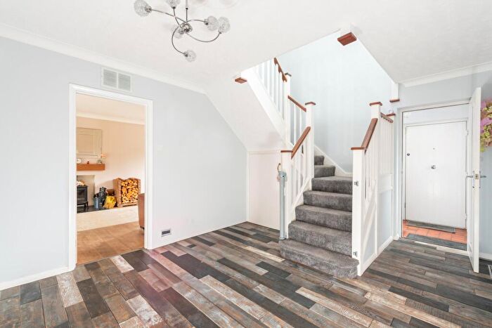 4 Bedroom Detached House For Sale In Manor Farm Close, Stone, Aylesbury, Buckinghamshire, HP17