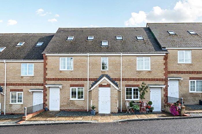 2 Bedroom Flat For Sale In Freeland, Oxfordshire, OX29