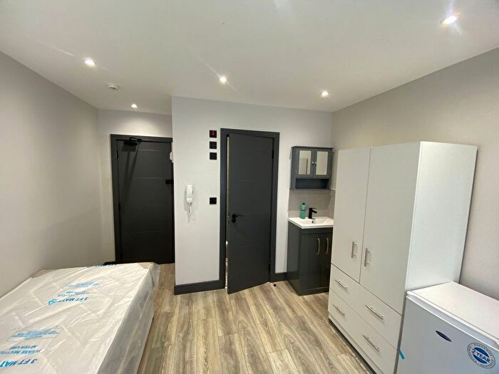 1 Bedroom Flat To Rent In Whitley Wood Road, Reading, RG2