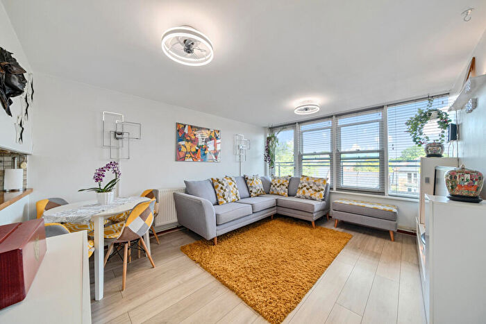 3 Bedroom Apartment For Sale In Seaton Close, London, SE11
