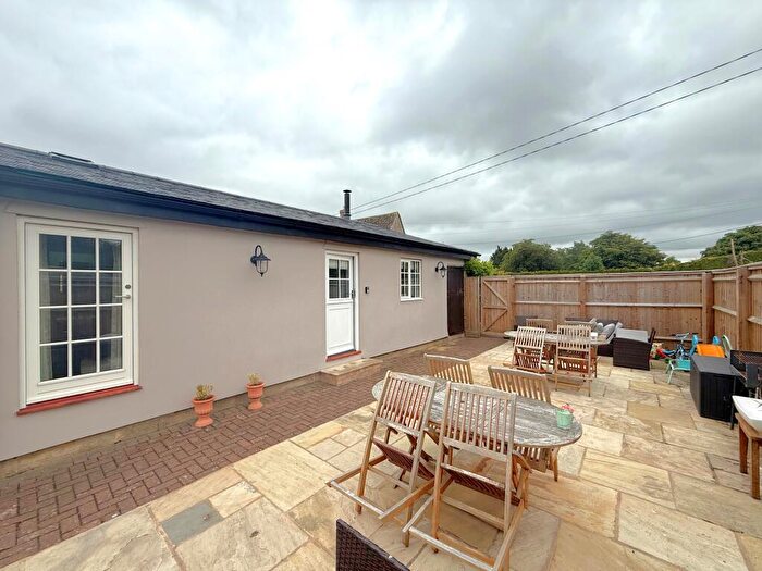 2 Bedroom Character Property To Rent In Burford Road, Bampton, OX18