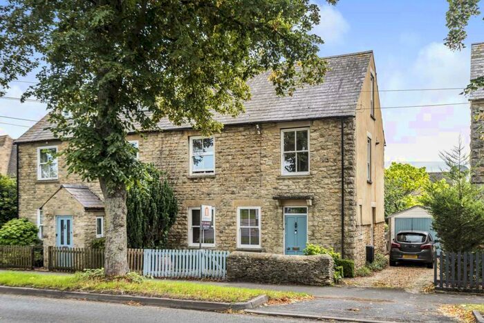 4 Bedroom Semi-Detached House To Rent In Woodstock Road, Witney, OX28