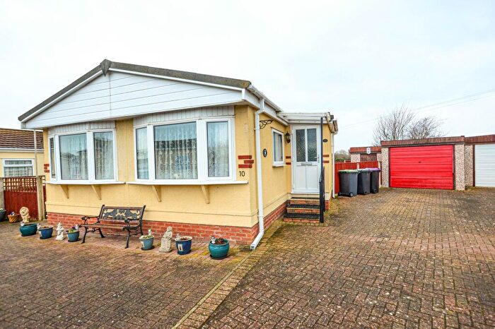 2 Bedroom Park Home For Sale In Braemar Residential Park, Kirkby Green, LN4