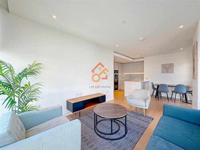 2 Bedroom Flat To Rent In Hampton Tower, Marsh Wall, London, E14