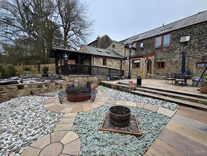6 Bedroom Property For Sale In Jumples Barn, Halifax, HX2