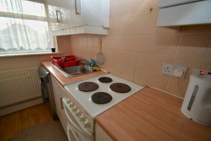 1 Bedroom Apartment To Rent In Langley Road, Langley, Slough, Berkshire, SL3