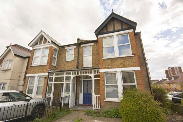 3 Bedroom Flat To Rent In Finchley Lane, London, NW4