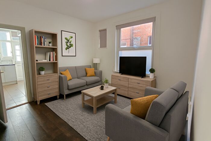 3 Bedroom Maisonette To Rent In Langton Road, Cricklewood, NW2