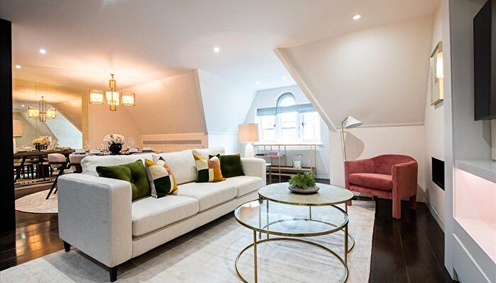 2 Bedroom Flat To Rent In Duke Street, London, W1K