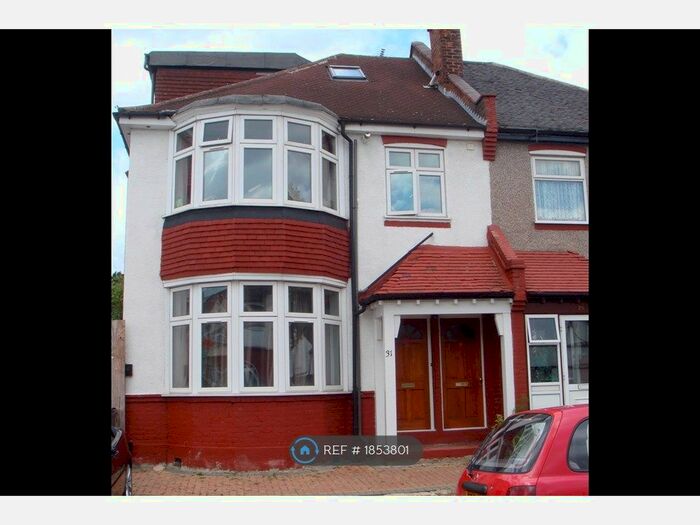 2 Bedroom Flat To Rent In Gladstone Park Gardens, London, NW2