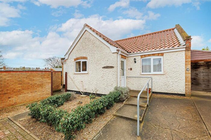 2 Bedroom Detached Bungalow For Sale In Caxton Mews, Beccles, NR34